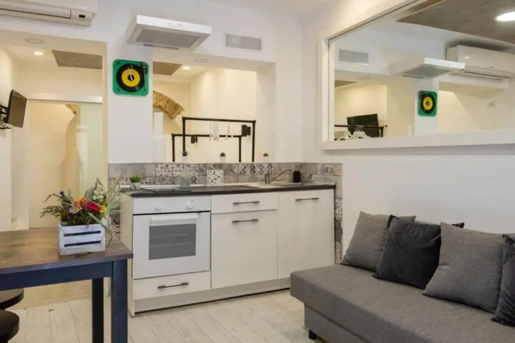 Historical Workshop Apartment - Fico Roma